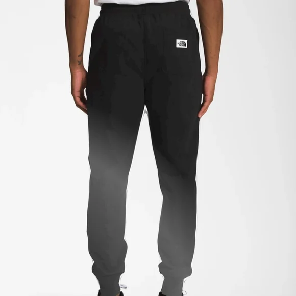 The North Face Men's Heritage Patch Black Jogger Sweatpants - XXL - Picture 2 of 8